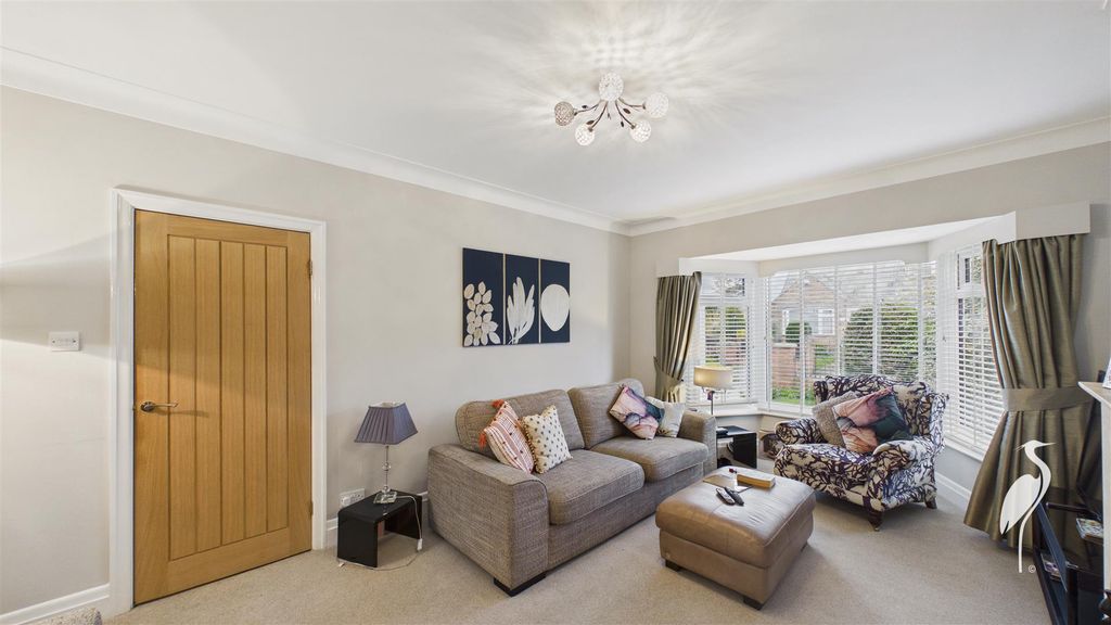 Property photo 3 of 36 Lounge