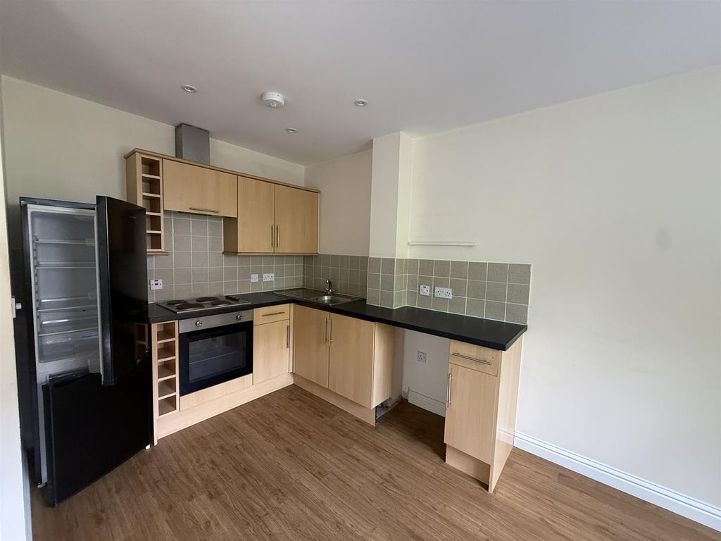 Property photo 3 of 6 Kitchen