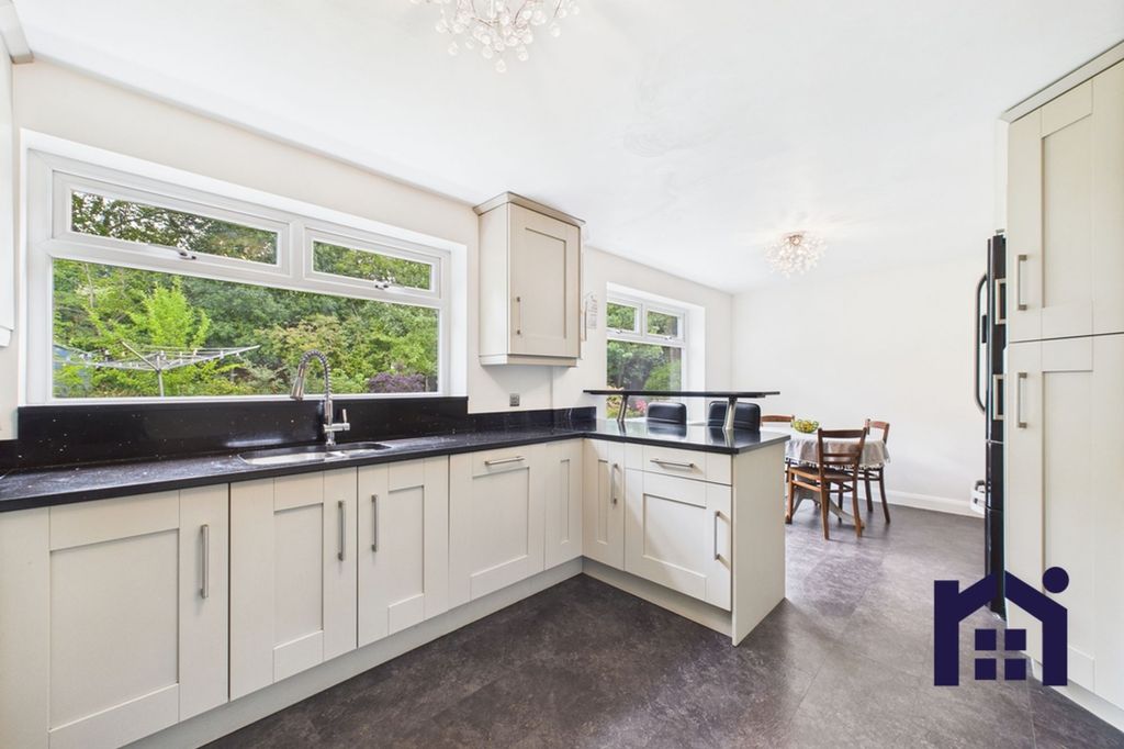 Property photo 2 of 34