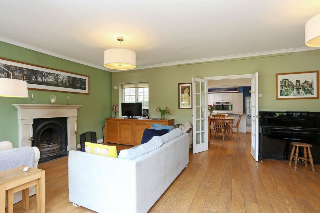 Property photo 2 of 17 Sitting Room