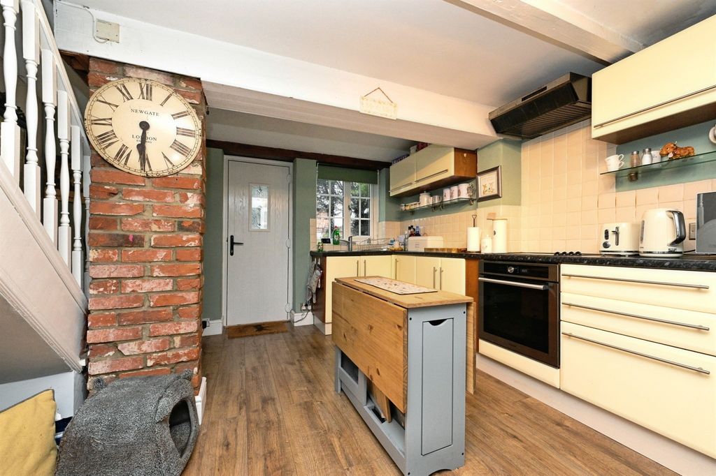 Property photo 2 of 17