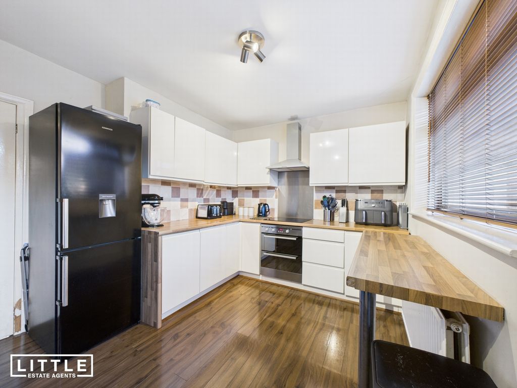 Property photo 3 of 26 Photo 9