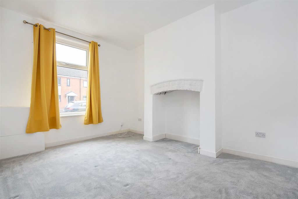 Property photo 2 of 14 Lounge