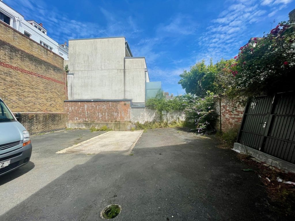 Property photo 2 of 5