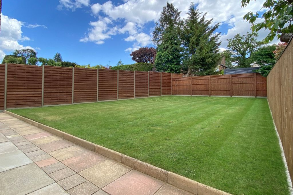 Property photo 3 of 12 Garden