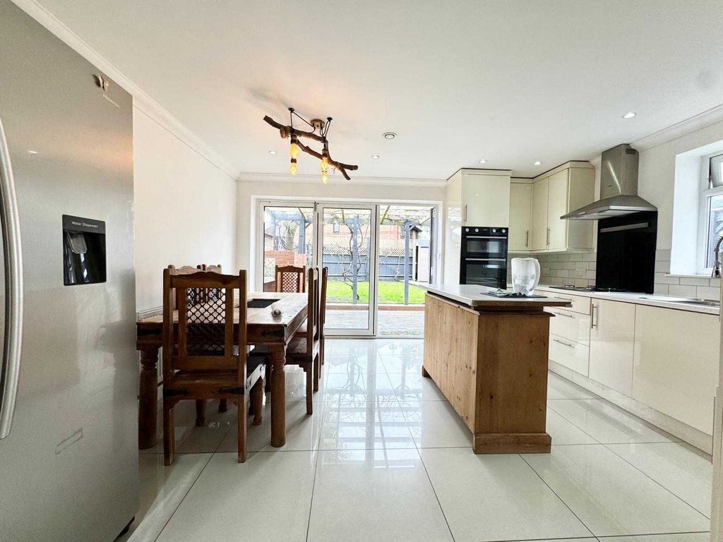 Property photo 1 of 11 4 Bed Terraced House With Office To Rent Mount Road, Mitcham Cr4