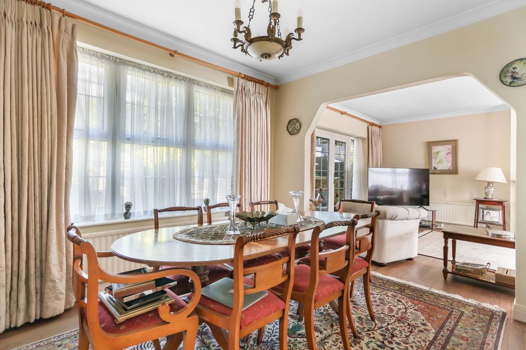 Property photo 3 of 18