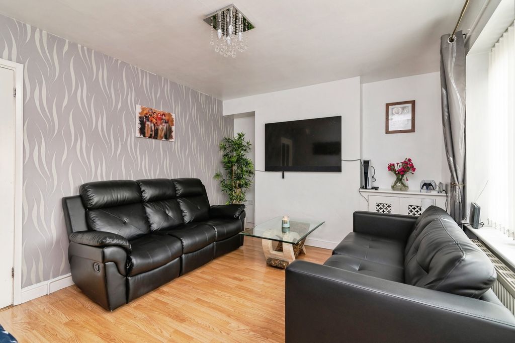 Property photo 3 of 17 Photo