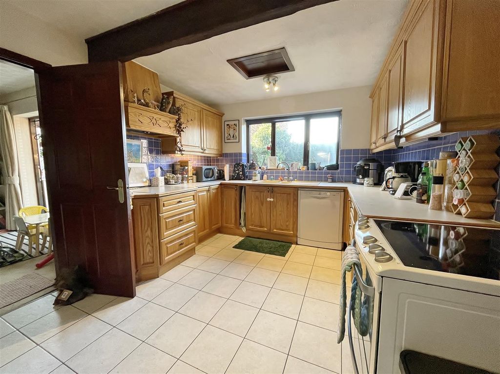 Property photo 2 of 26 Kitchen