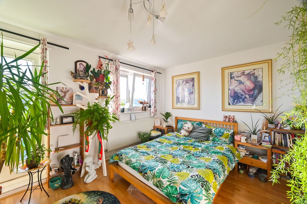 Property photo 3 of 11