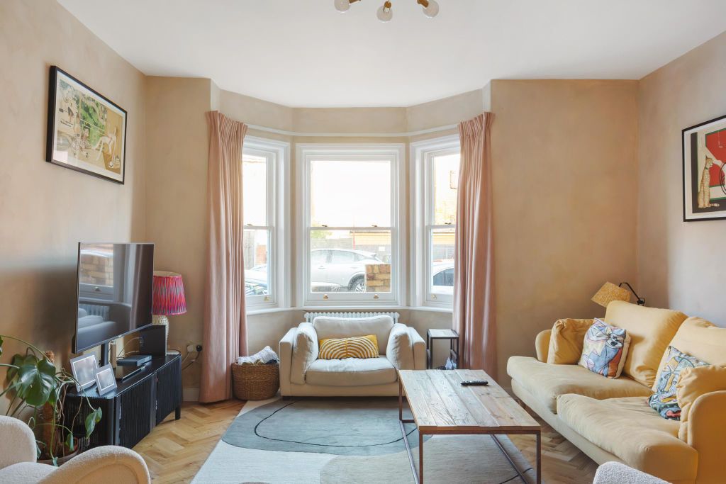 Property photo 2 of 19 Image