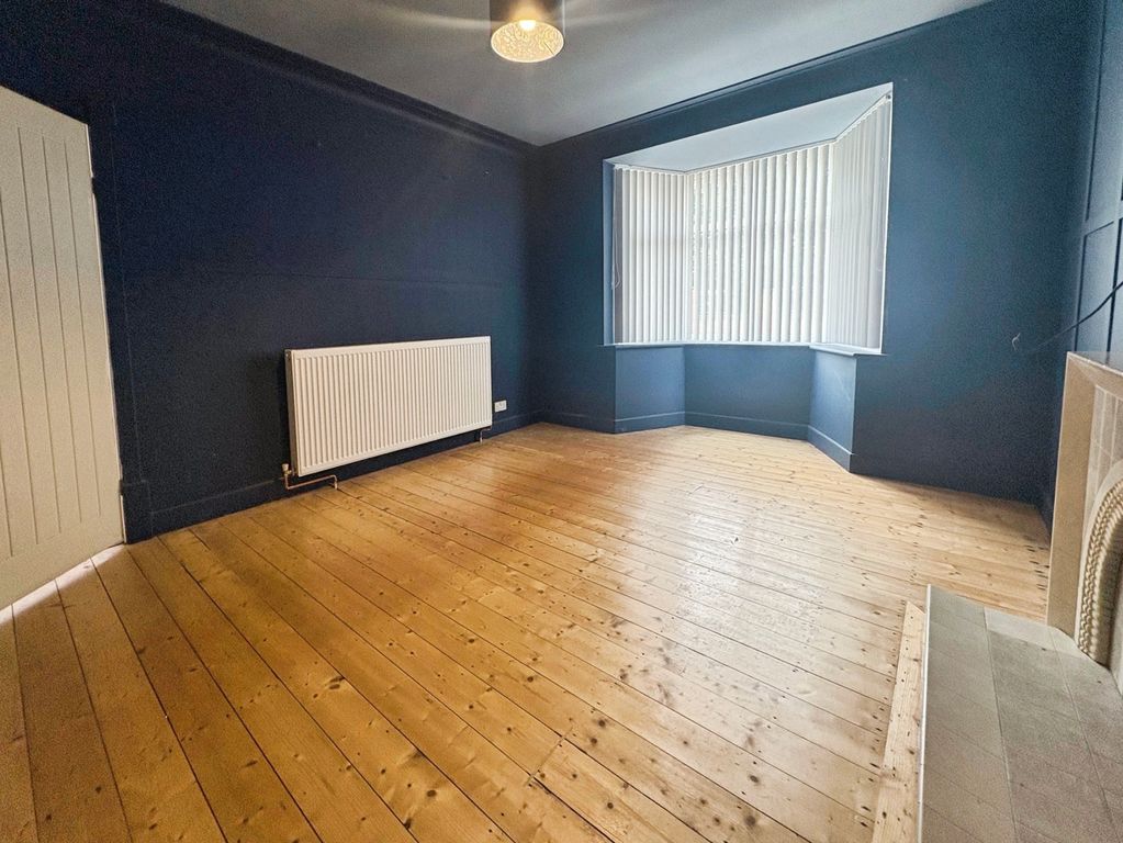 Property photo 3 of 18 Lounge