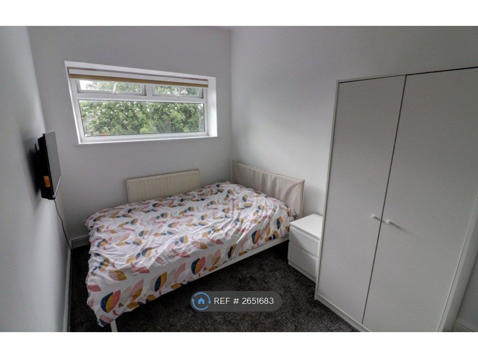 Property photo 3 of 8 Double Bedroom 2