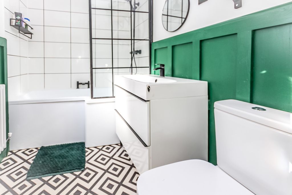 Property photo 3 of 24 Bathroom