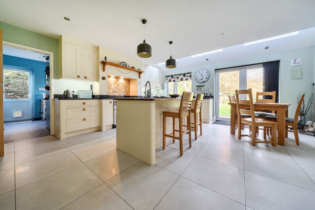 Property photo 2 of 25 1437400-9-69d6E09...