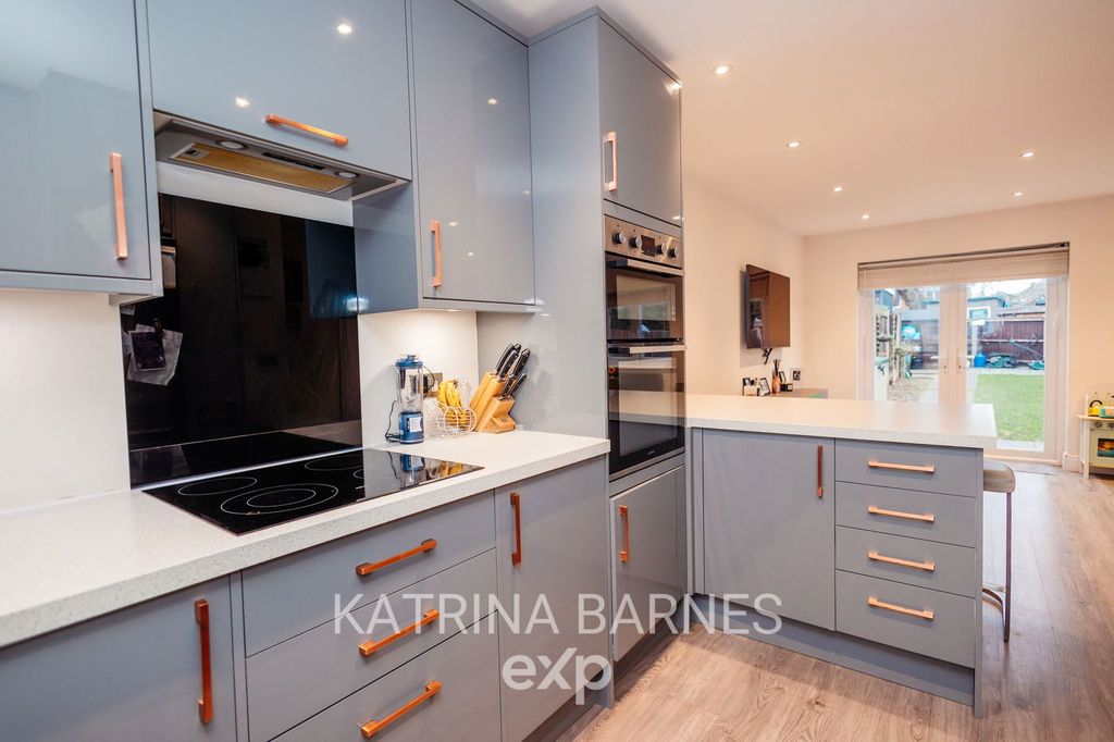 Property photo 2 of 17