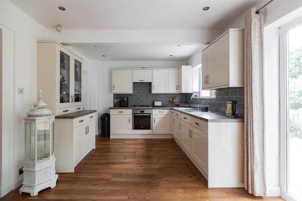 Property photo 2 of 17 Kitchen/Diner