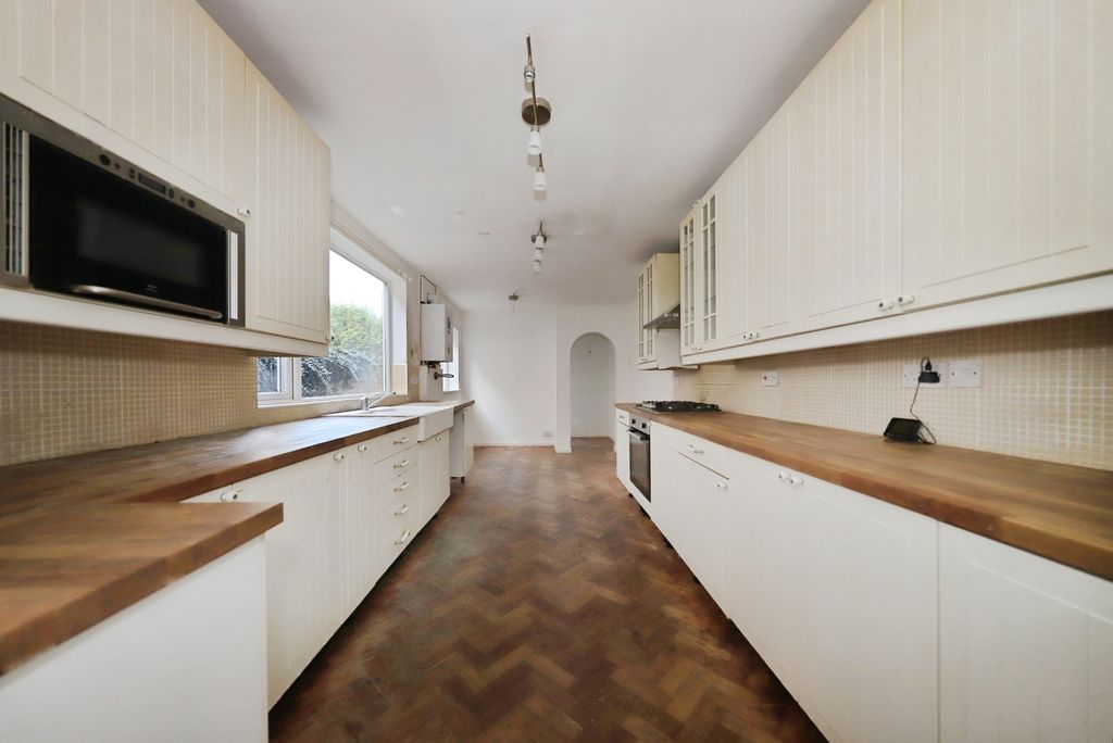 Property photo 2 of 17 Photo