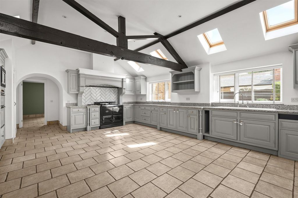 Property photo 2 of 40