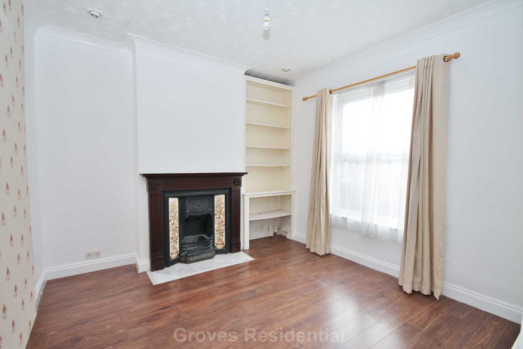 Property photo 2 of 9
