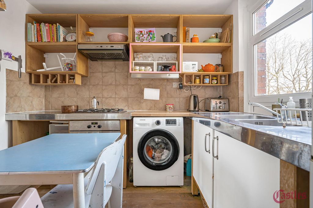 Property photo 3 of 32 Kitchen
