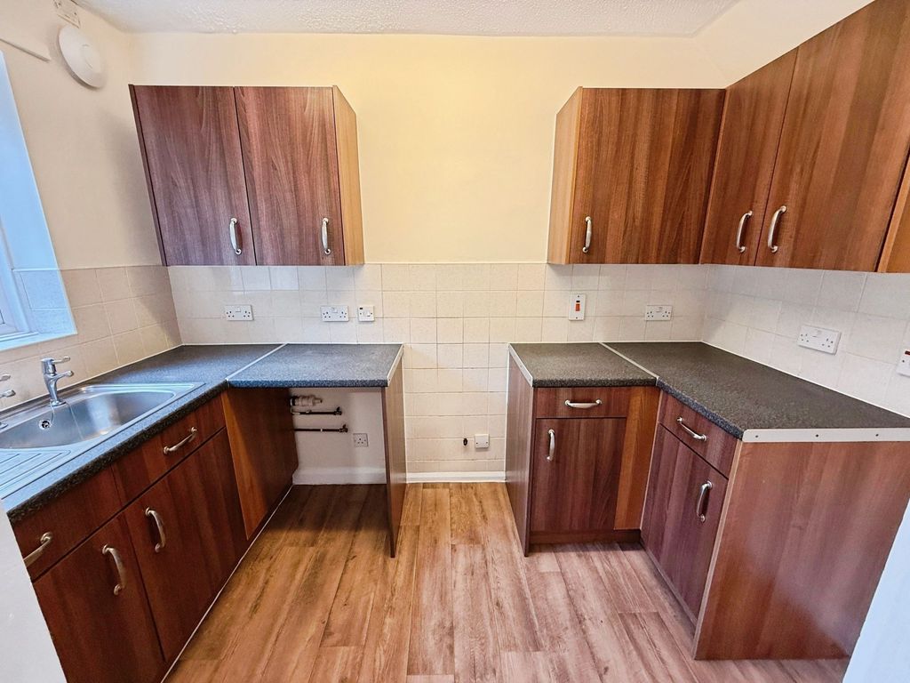 Property photo 3 of 10 Kicthen