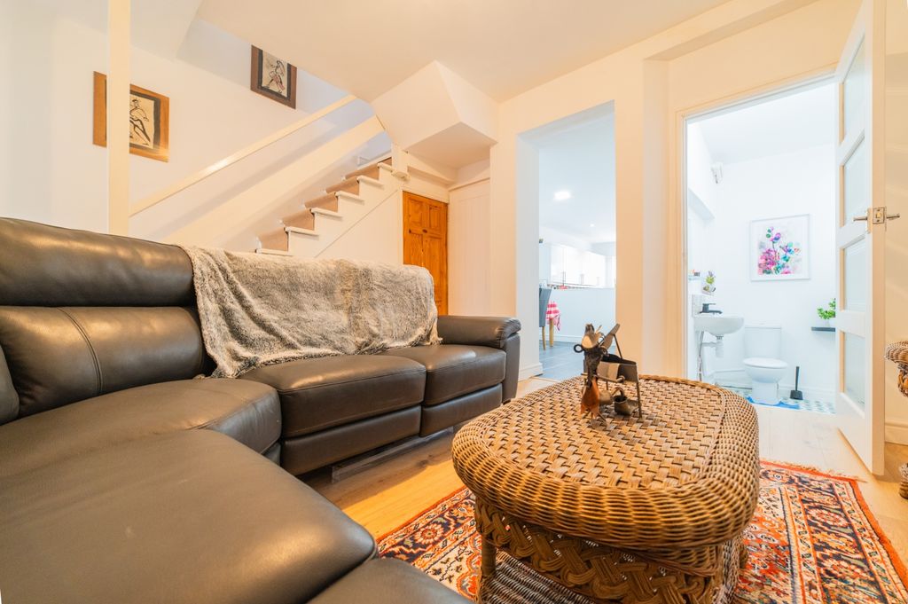 Property photo 2 of 21 Call 02920 454555 To Secure Your Viewing_8