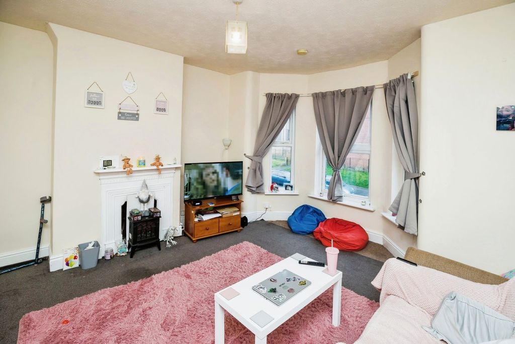 Property photo 2 of 8