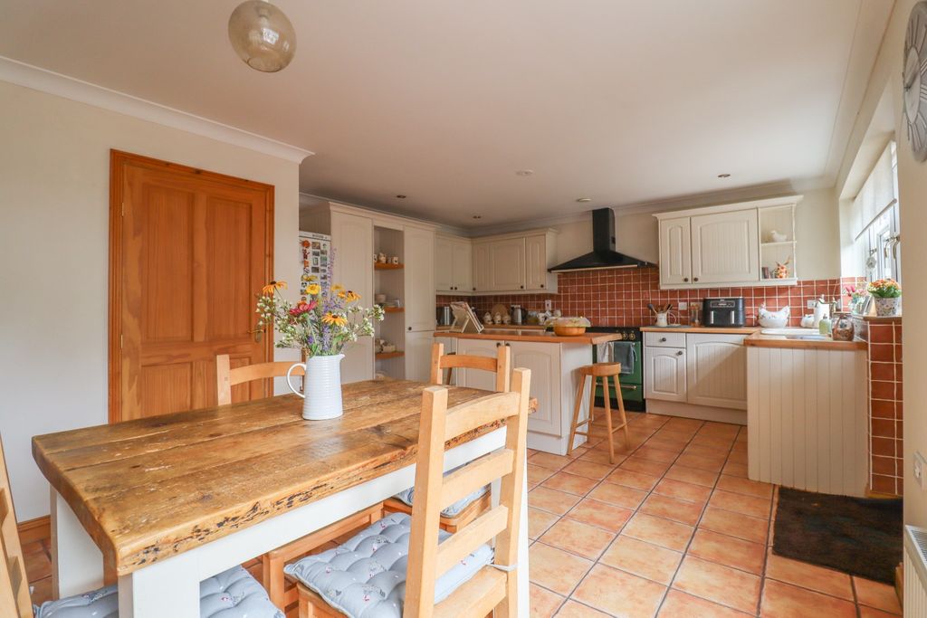 Property photo 3 of 51 4469265