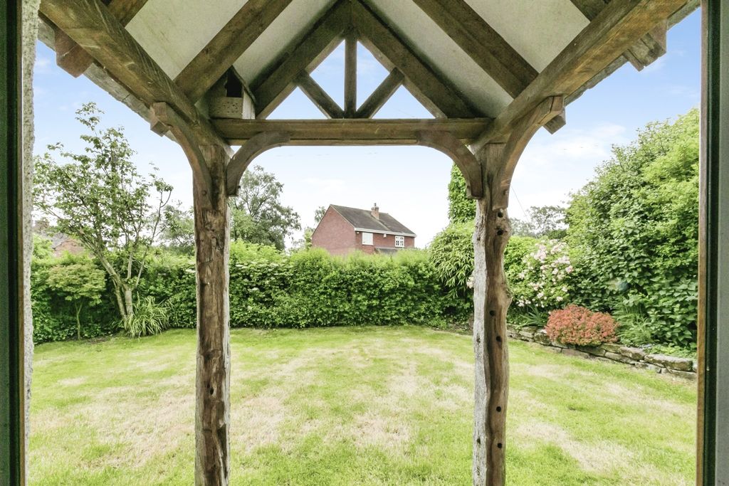 Property photo 2 of 20 Garden: