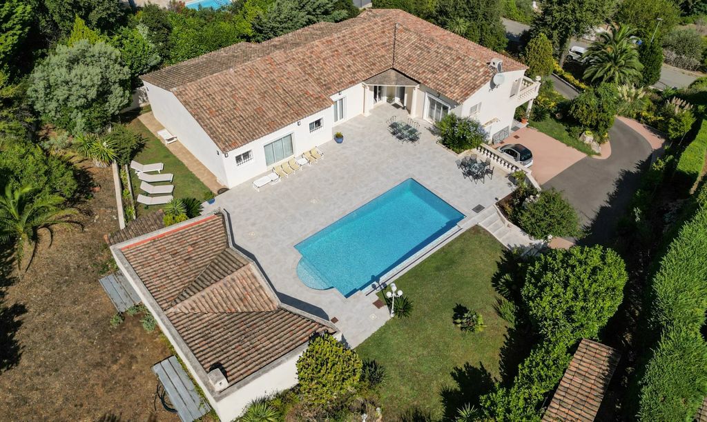 Property photo 2 of 23