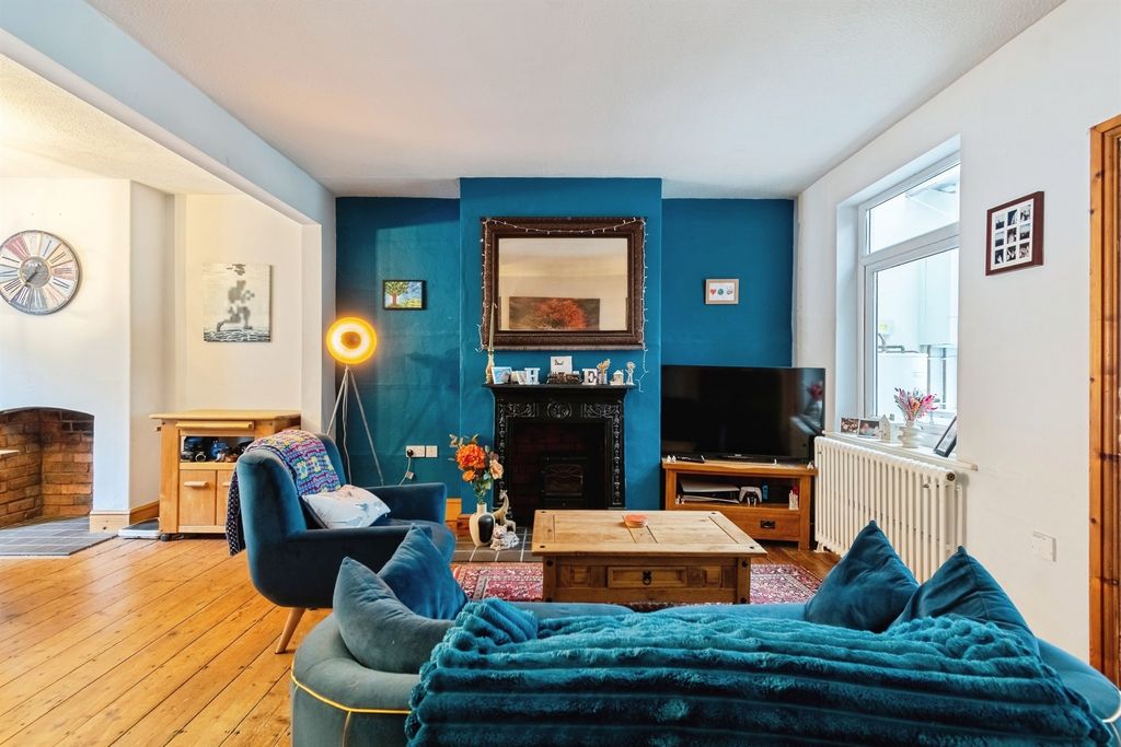 Property photo 3 of 18