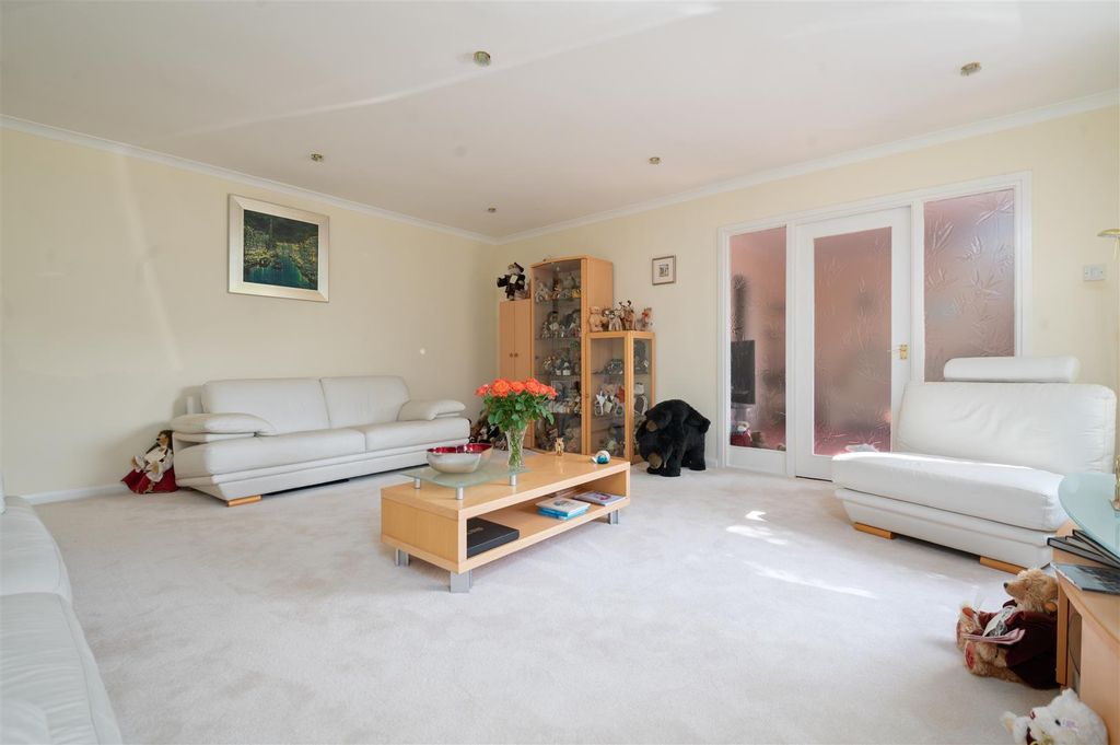 Property photo 3 of 29 S004.Jpg
