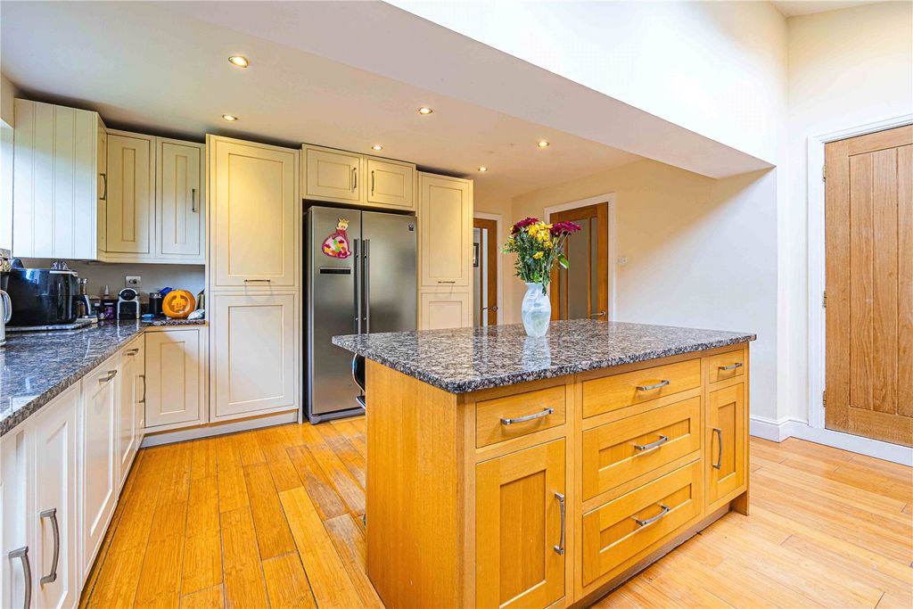 Property photo 2 of 20 Picture No. 16