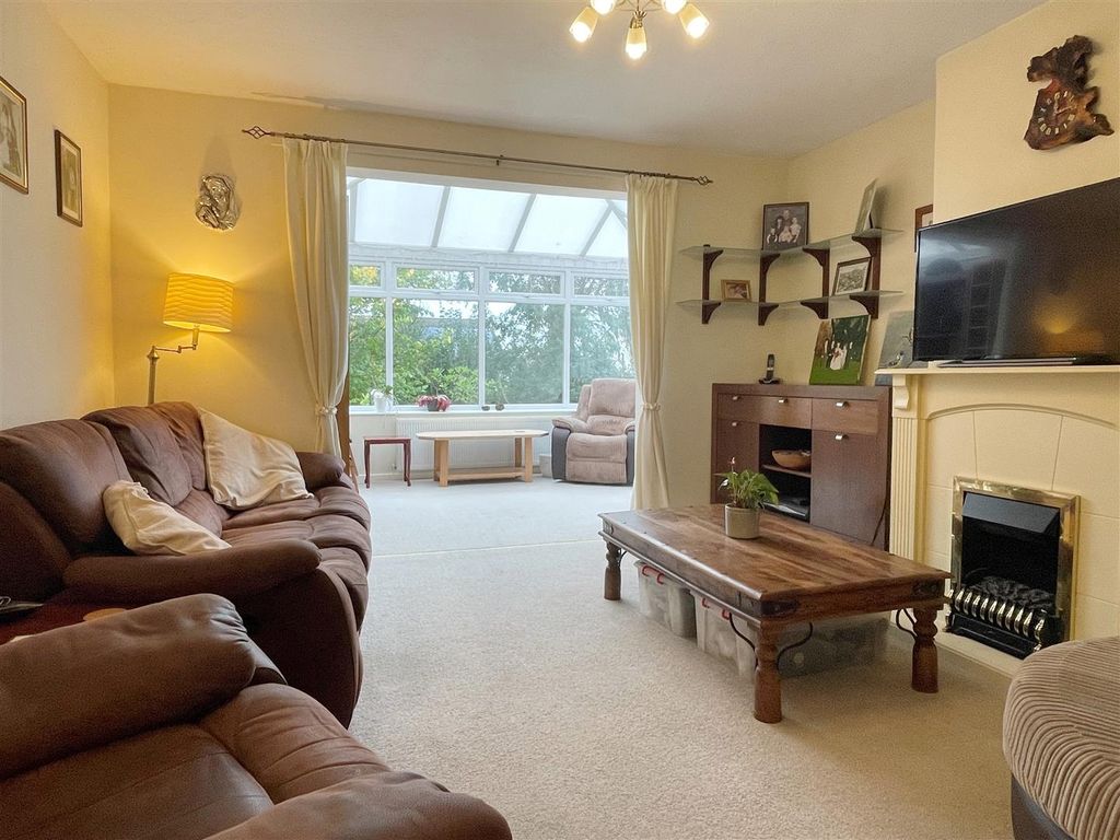 Property photo 2 of 21 Sitt - Family Room 1.Jpg
