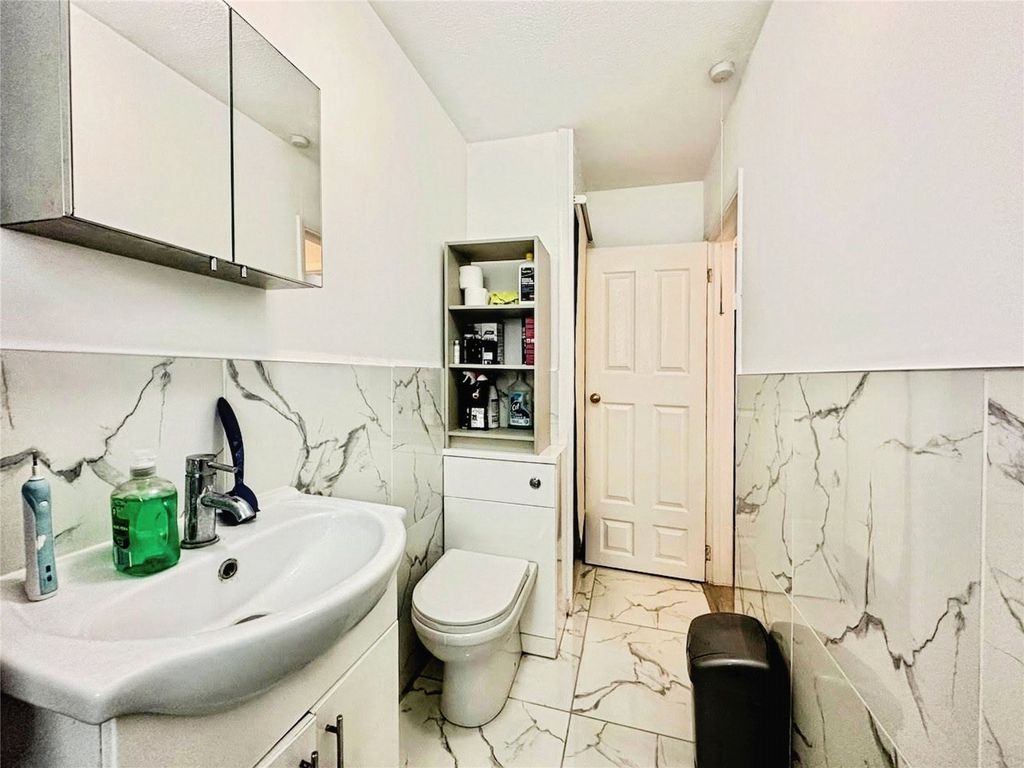 Property photo 3 of 8 Picture No. 12