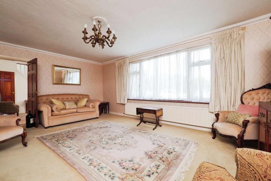Property photo 3 of 31 Pbox-Img.Jpg