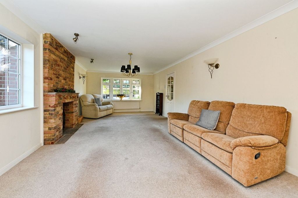 Property photo 3 of 34