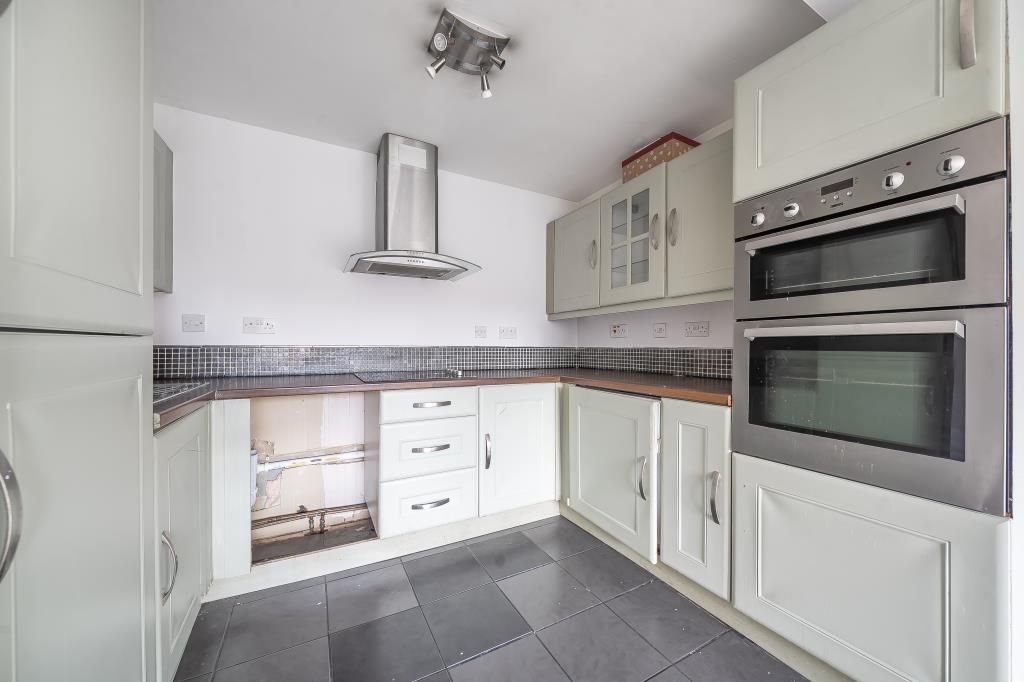 Property photo 2 of 20 Kitchen