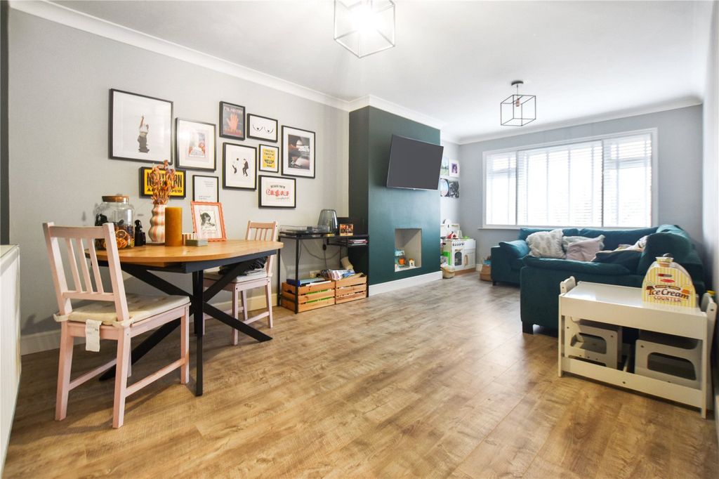 Property photo 3 of 8 Lounge Diner