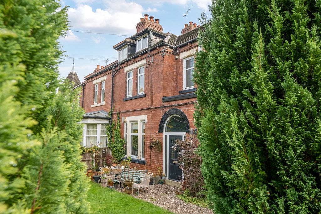 Property photo 2 of 18
