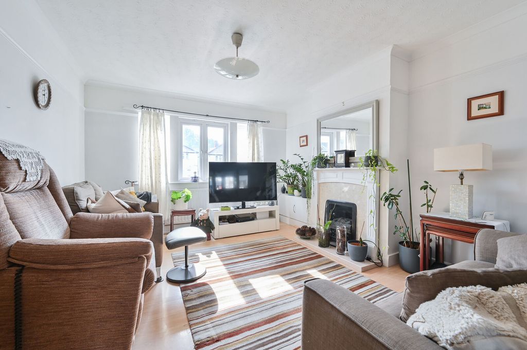 Property photo 2 of 18