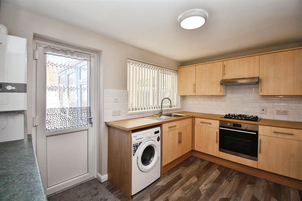 Property photo 2 of 12 Kitchen