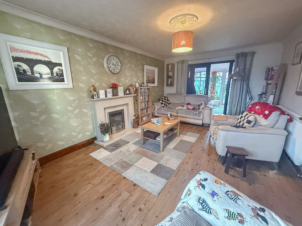 Property photo 3 of 17 4860853