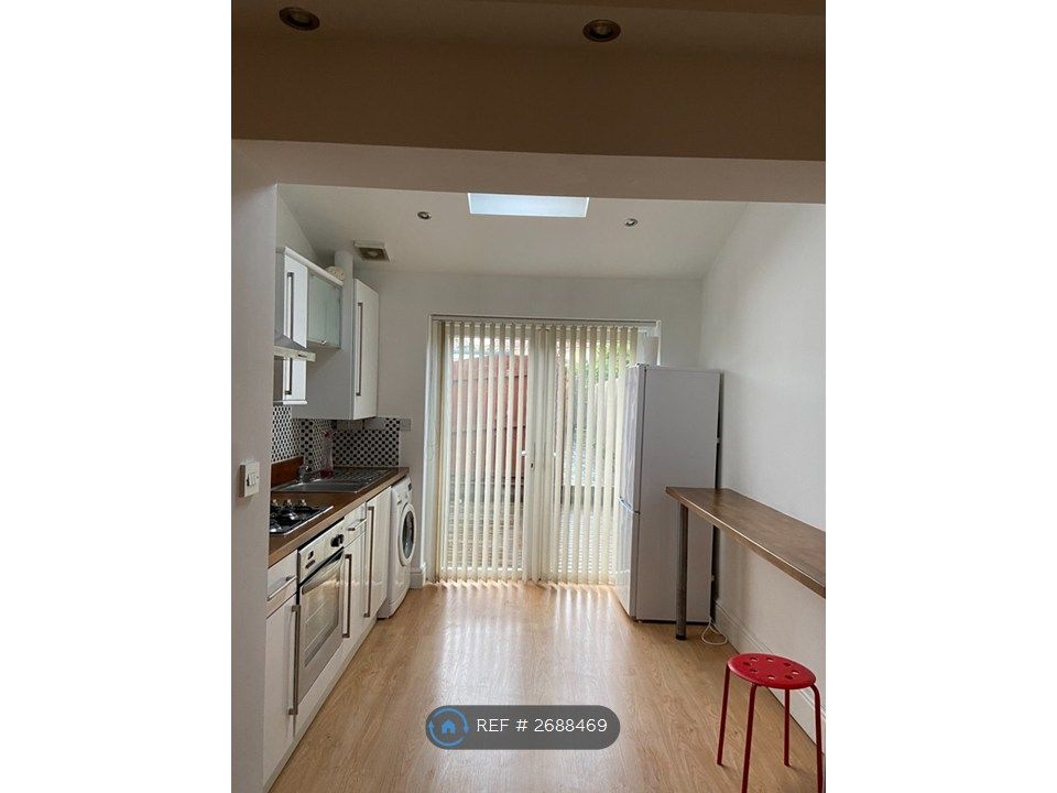 Property photo 1 of 8 Kitchen