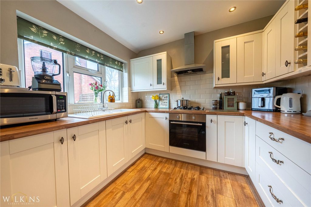 Property photo 2 of 36 Picture No. 18