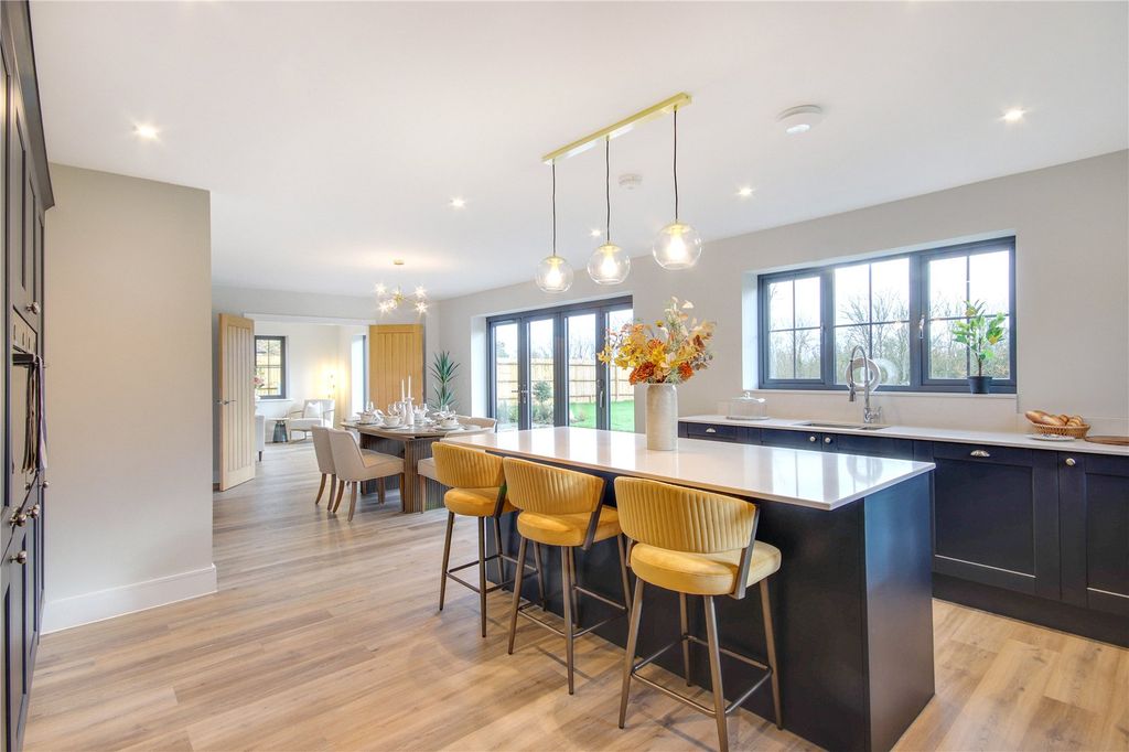 Property photo 2 of 10 Penshurst Kitchen