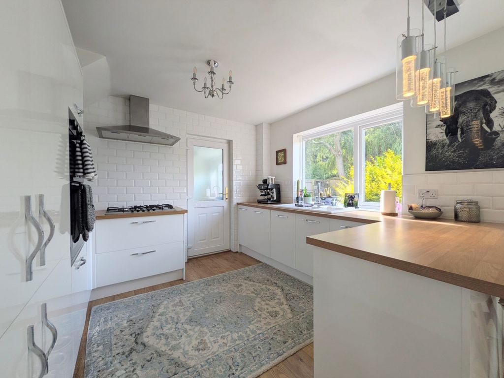 Property photo 3 of 17 cc7Ca63A-Ac81-430c-8622-A4937Ea4Af77