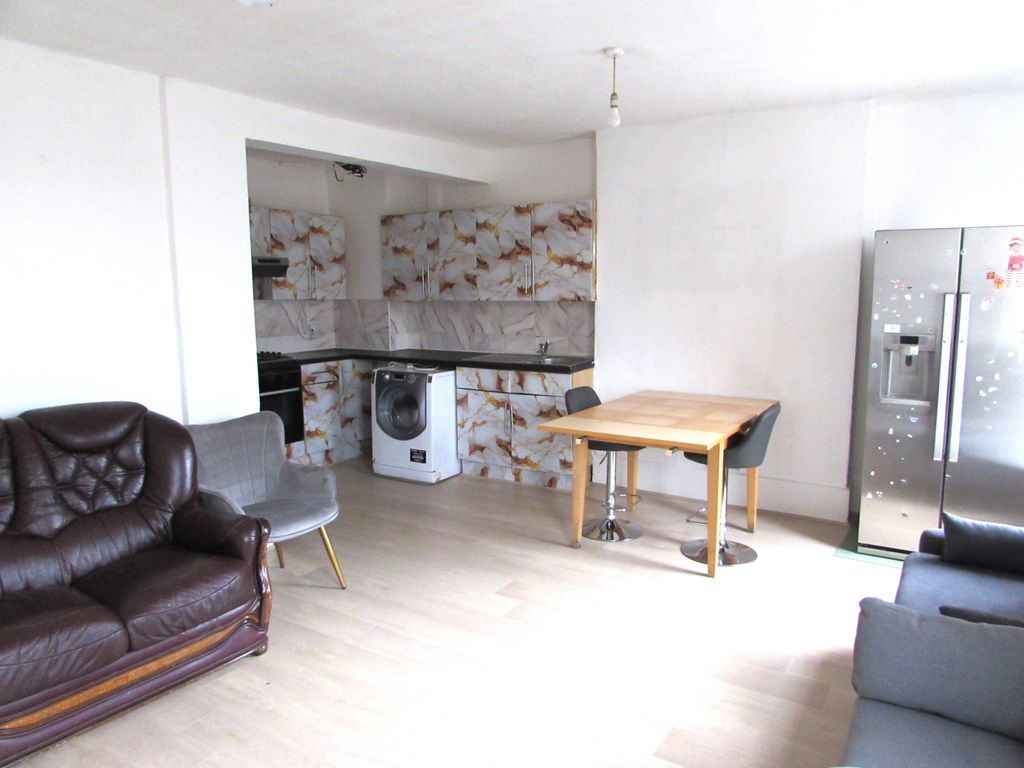 Property photo 3 of 12 Gallery