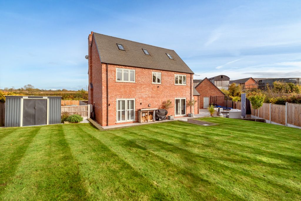 Property photo 2 of 31 Rear Aspect